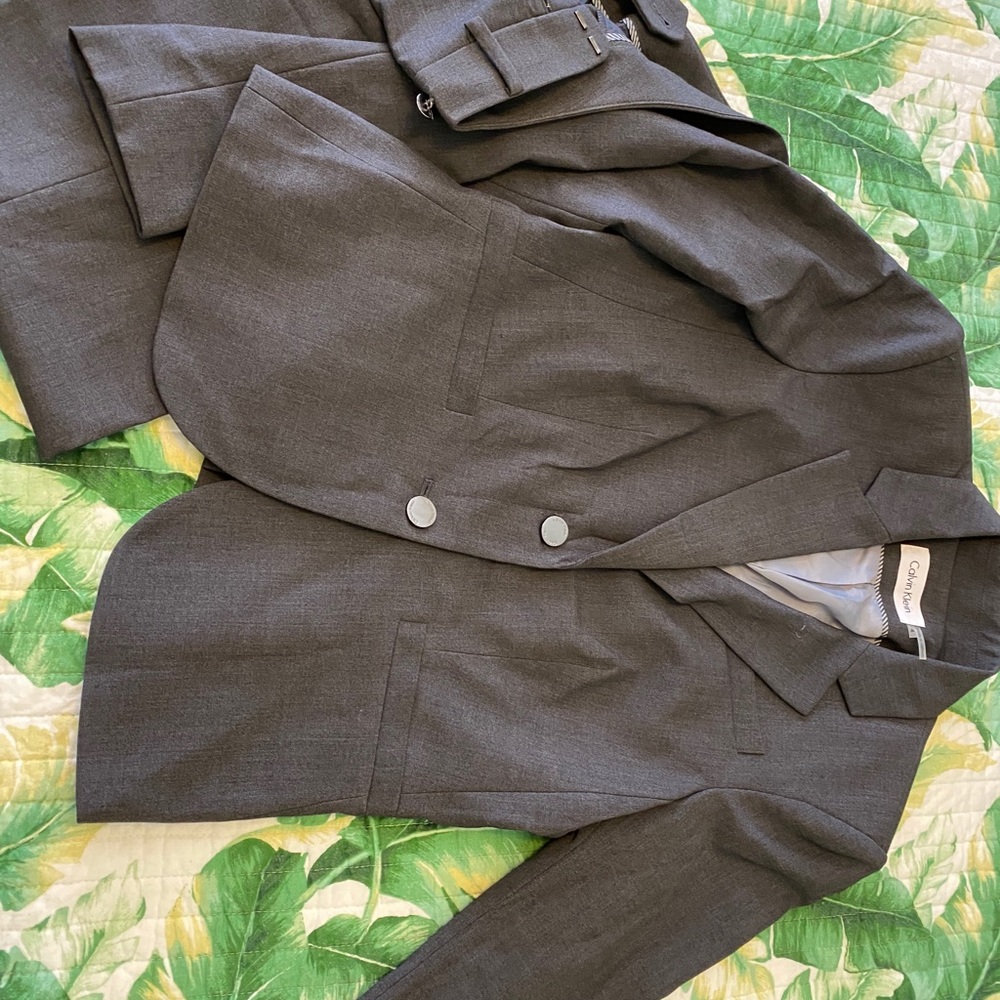 Calvin Klein suite size 4 Blazer and pants in gray